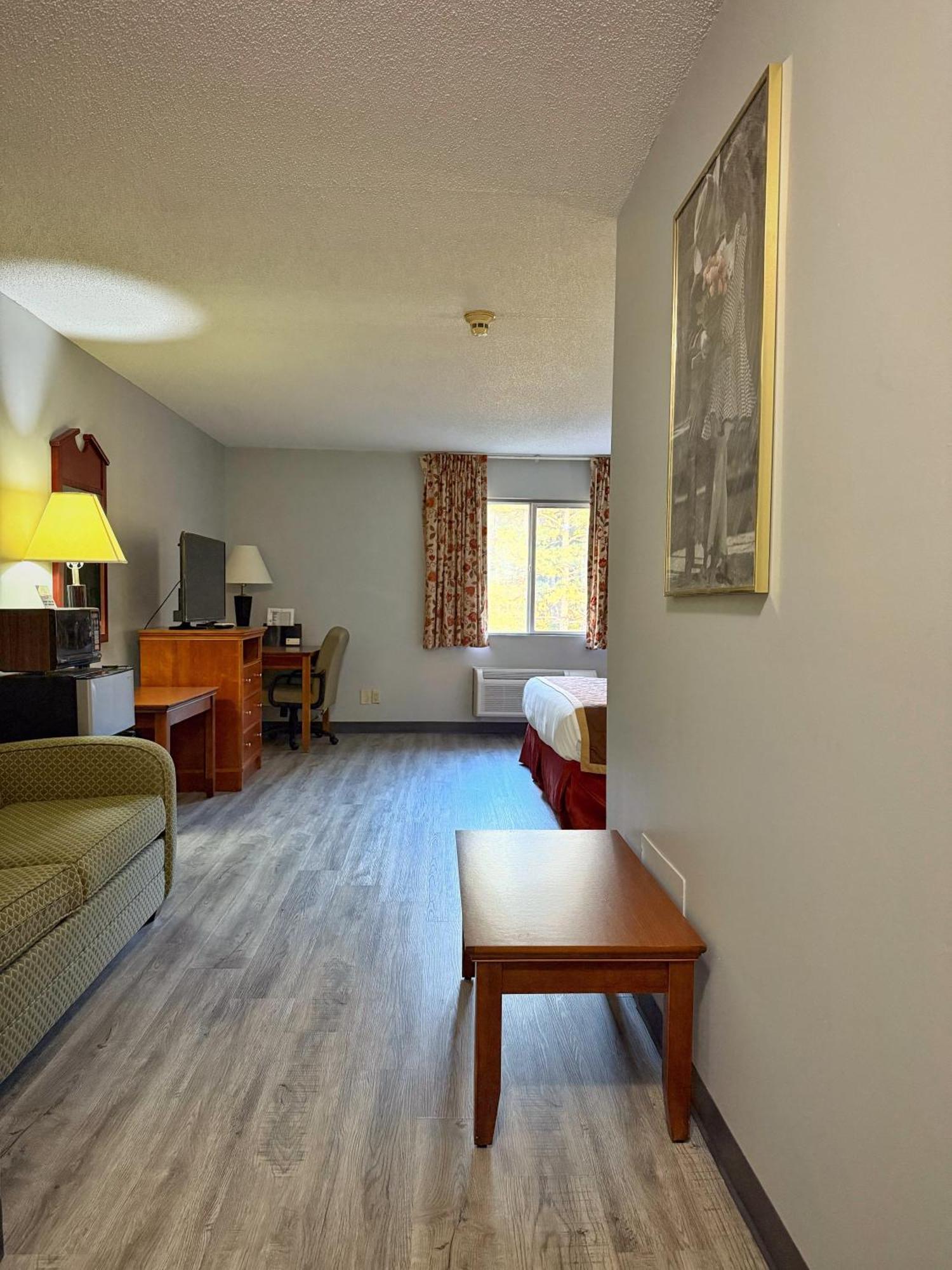 Lake Tree Inn & Suites 매리언 외부 사진