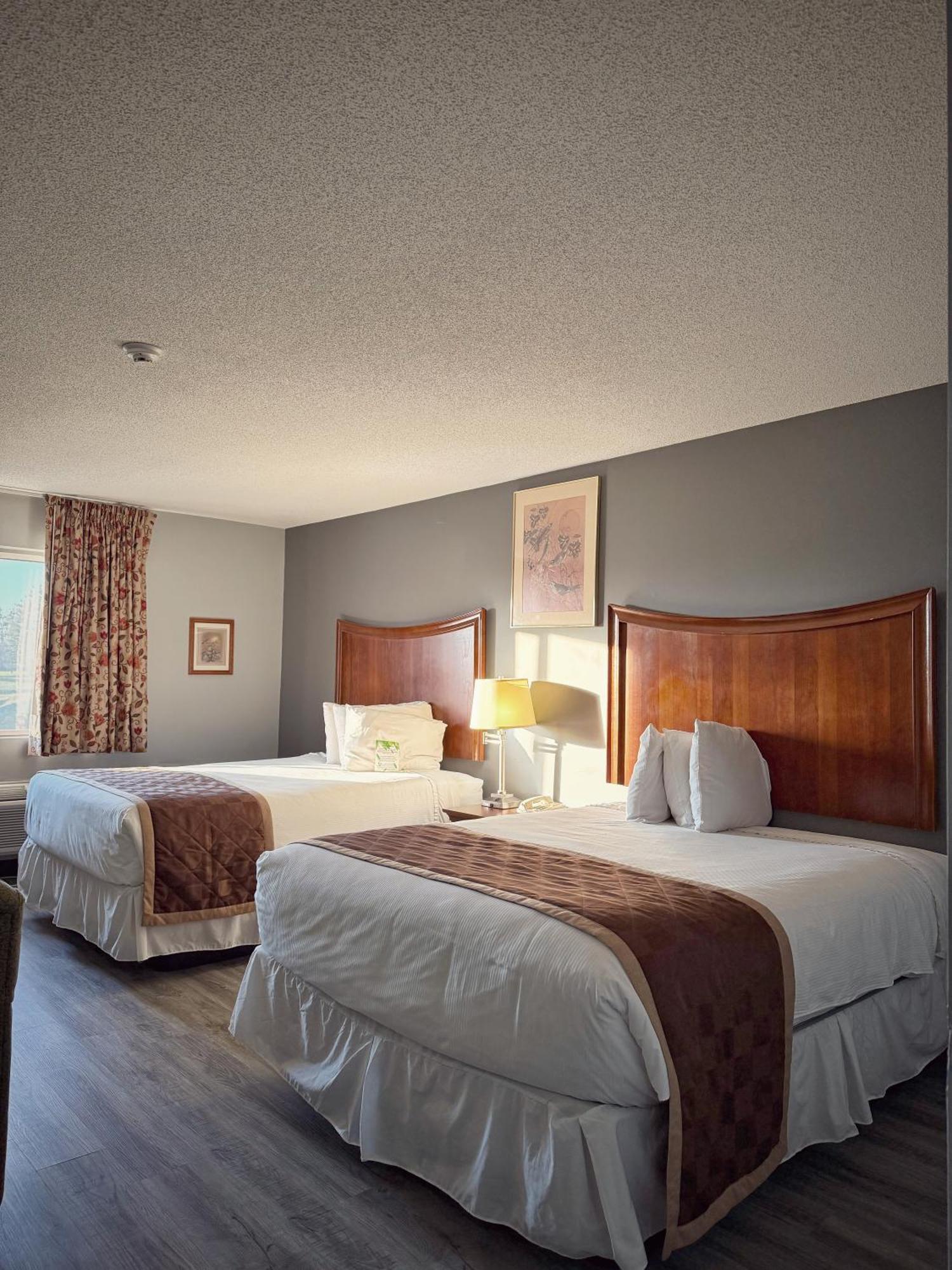 Lake Tree Inn & Suites 매리언 외부 사진