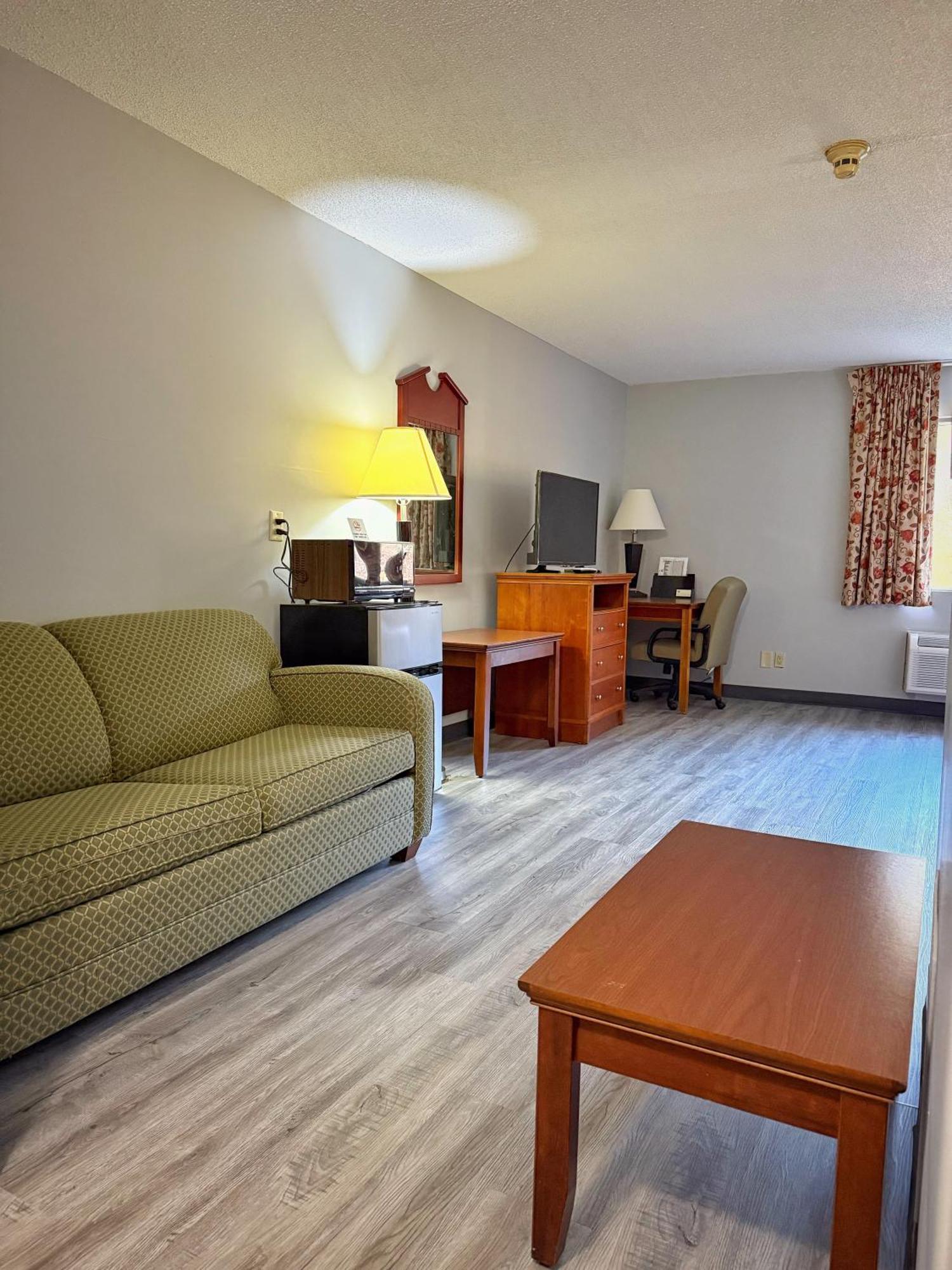 Lake Tree Inn & Suites 매리언 외부 사진