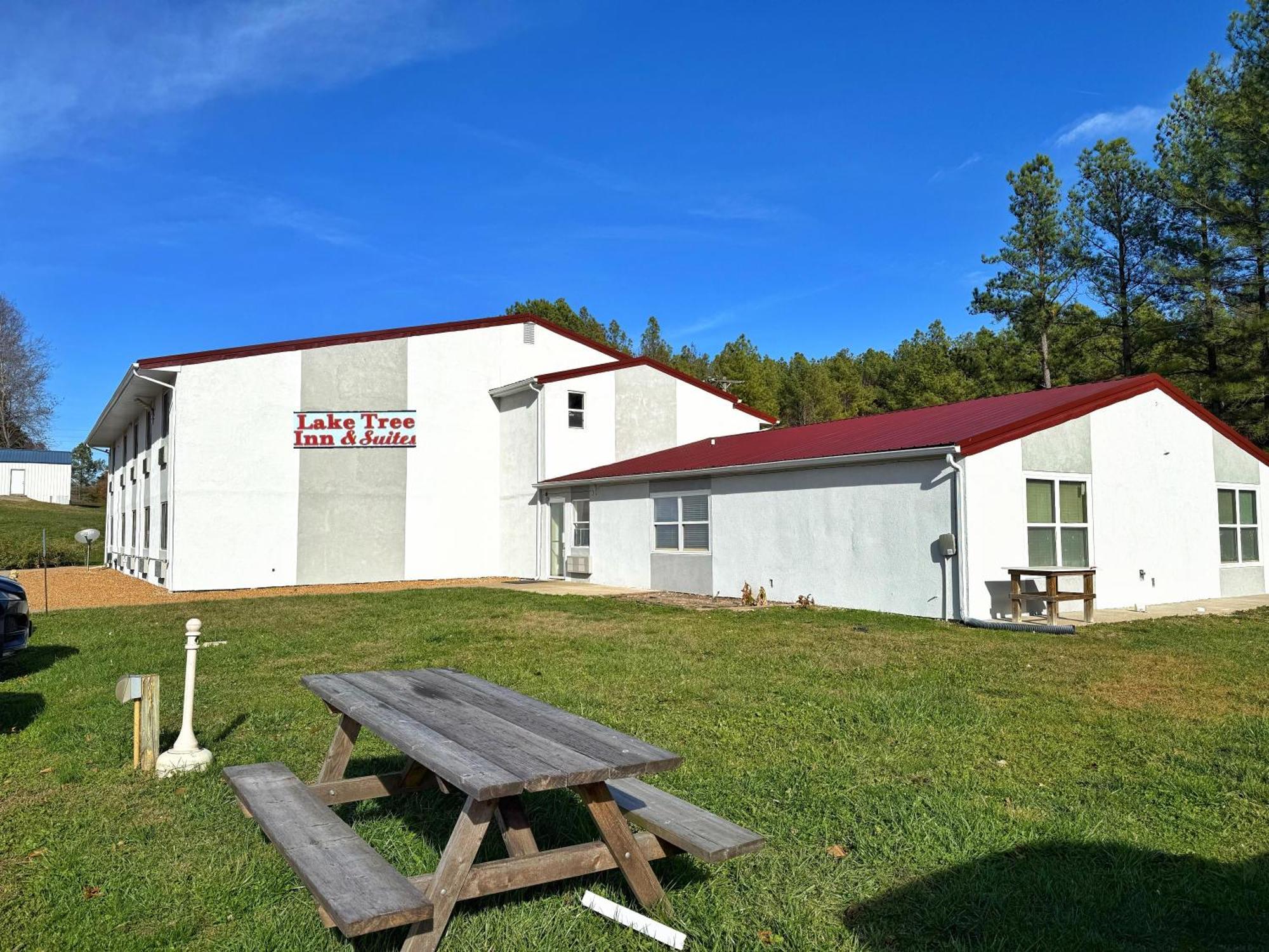 Lake Tree Inn & Suites 매리언 외부 사진