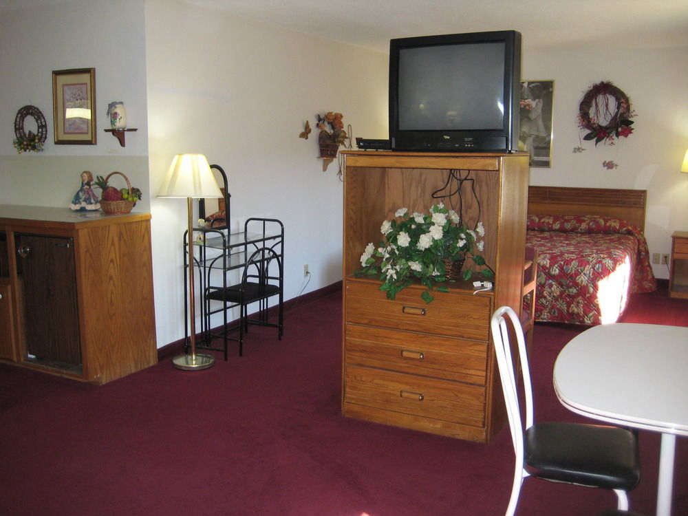 Lake Tree Inn & Suites 매리언 외부 사진