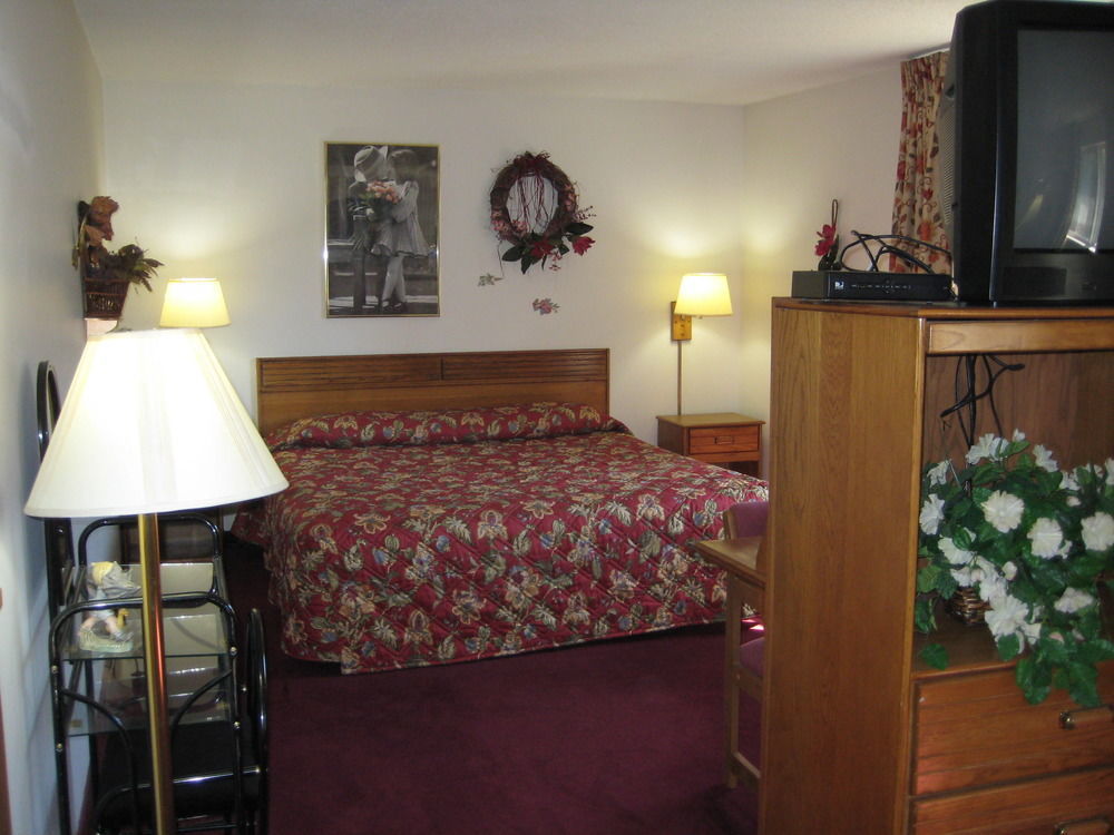 Lake Tree Inn & Suites 매리언 외부 사진