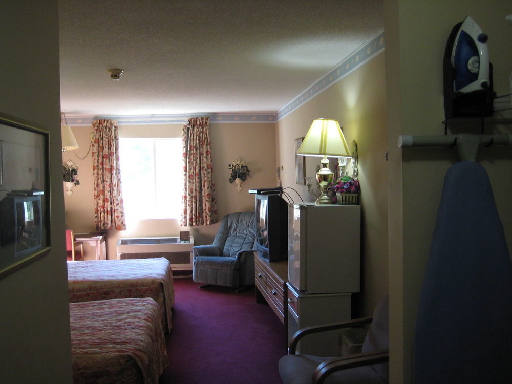 Lake Tree Inn & Suites 매리언 외부 사진