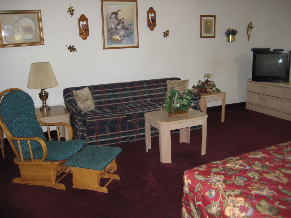 Lake Tree Inn & Suites 매리언 외부 사진