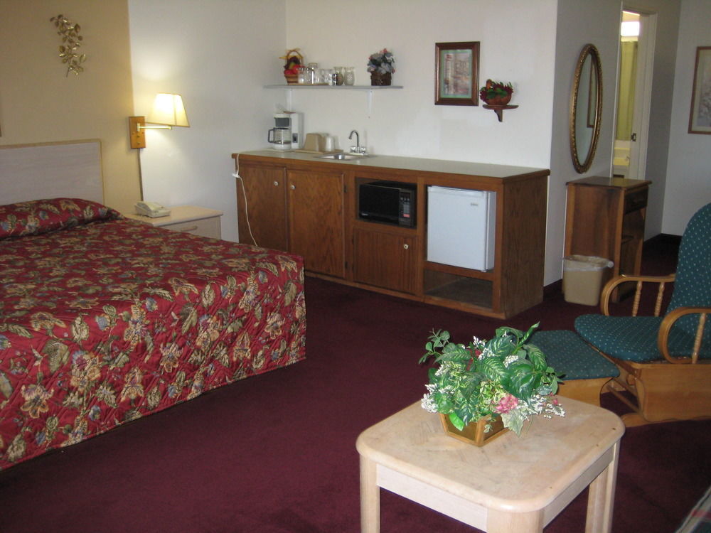Lake Tree Inn & Suites 매리언 외부 사진