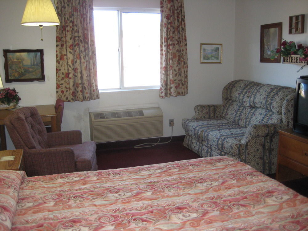 Lake Tree Inn & Suites 매리언 외부 사진