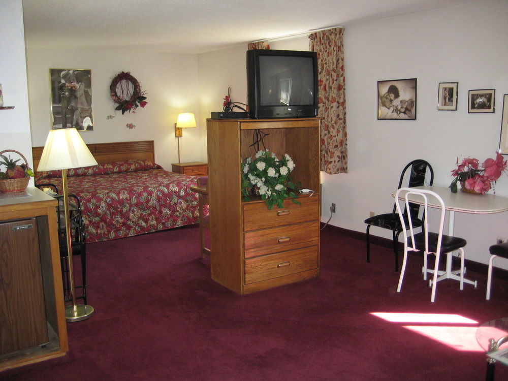 Lake Tree Inn & Suites 매리언 외부 사진