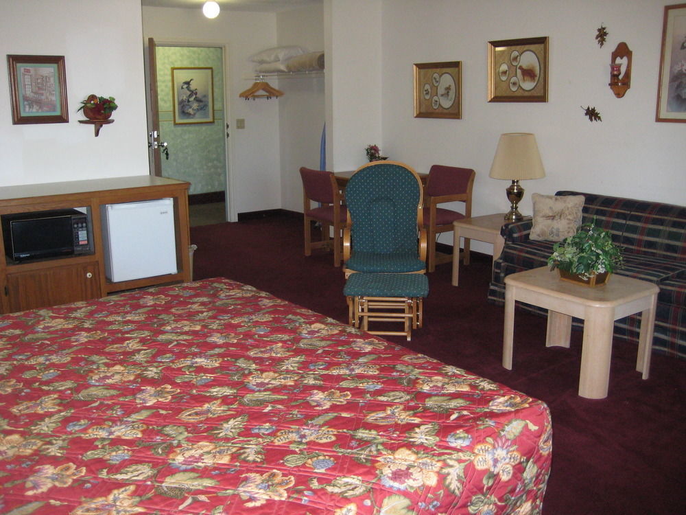 Lake Tree Inn & Suites 매리언 외부 사진