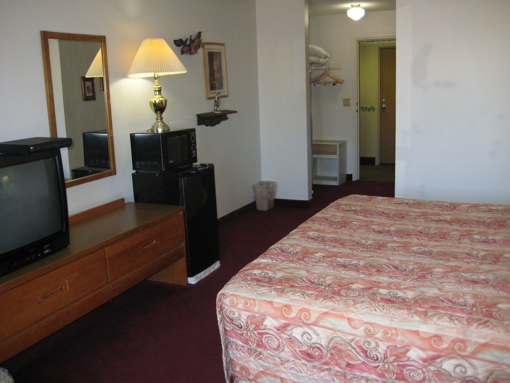 Lake Tree Inn & Suites 매리언 외부 사진